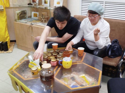 Гости из Хакасии в Пчелотеке